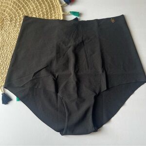 Victoria's Secret No-Show Modern Brief Panty Black Medium NEW
